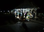 Dinihari di Ujung Ramadhan, Pasar Desa Cisewu Masih Ramai