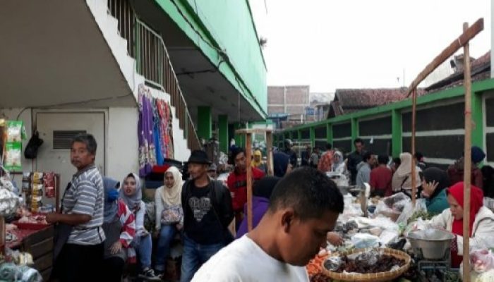 Warga Keluhkan Kondisi Pasar Limbangan di Garut yang Kumuh