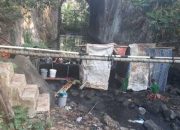 Warga Panyingkiran Garut Gunakan Air Kali untuk Kebutuhan Sehari-hari