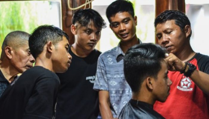 Tukang Cukur Garut Gembira Dapat Kompensasi PLN Imbas Padam Listrik