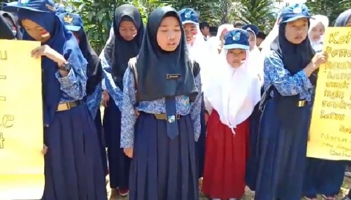 Malu Numpang Belajar, Siswa SMPN 1 Talegong “Curhat” Lewat Video Viral
