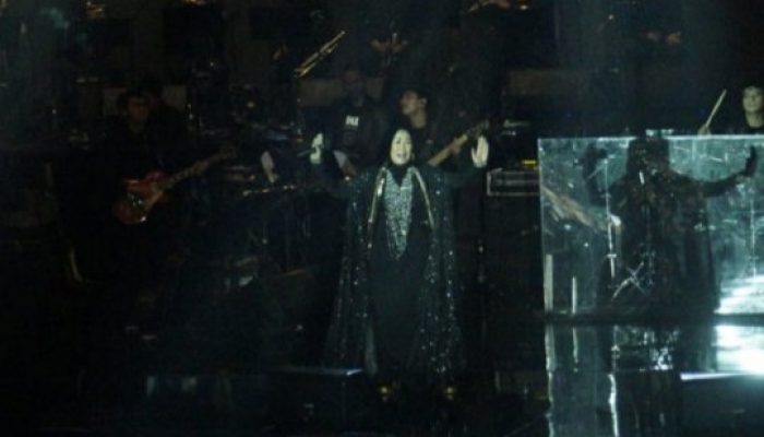 Nicky Astria Buktikan Masih Jadi Lady Rocker Melalui Konser Dua Jam