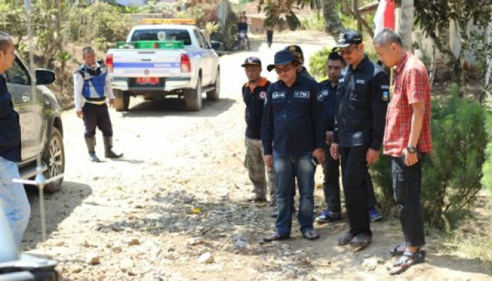 Wabup Garut Kecewa Pembangunan Jalan di Pelosok Desa yang Asal-asalan