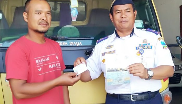 Dishub Garut Ganti Buku Uji KIR Manual dengan Kartu Pintar BLUE