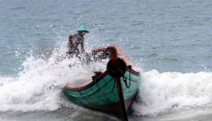 Perahu Nelayan Garut Terbalik Dihantam Ombak, Seorang Hilang