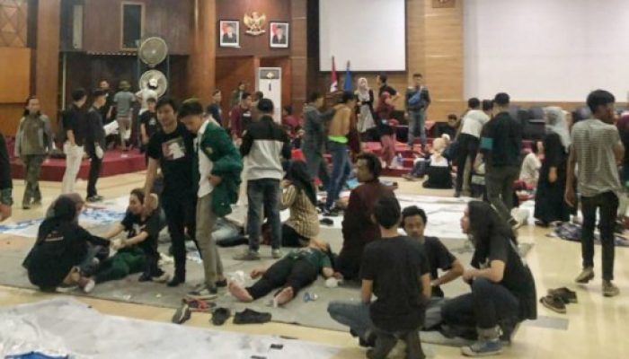 Sembilan Polisi dan 87 Mahasiswa Terluka dalam Bentrokan Saat Demo