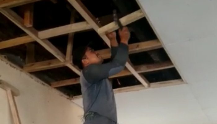 Sekolah Gunakan Kayu Albasiah dan Mahoni, Disdik Garut Minta Dibongkar Lagi