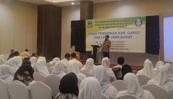 Wakil Bupati dan Kadisdik dalam Penguatan Kepala Sekolah Se-Garut