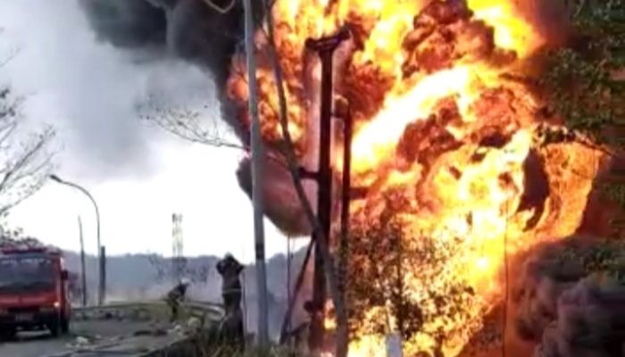 Kebakaran di Dekat Jalan Tol Purbaleunyi di Cimahi Diduga Pipa Minyak
