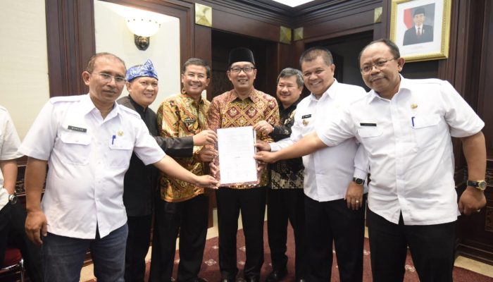 Termasuk Garut, Enam Daerah Sepakati Tipping Fee TPPAS Regional Legok Nangka