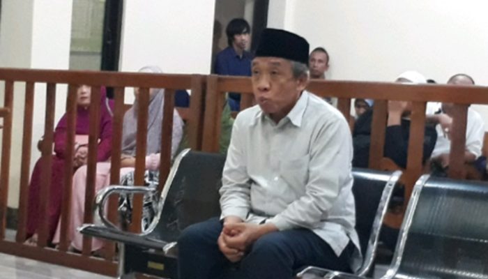 Palsukan Surat Keterangan Kelulusan S3, Pelawak Qomar Divonis 17 Bulan Bui
