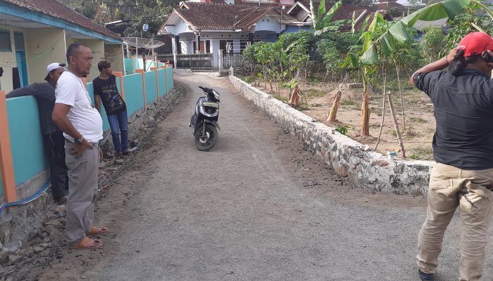 Jalan yang Tanahnya Sumbangan Warga, Kini Diaspal dengan Dana Desa
