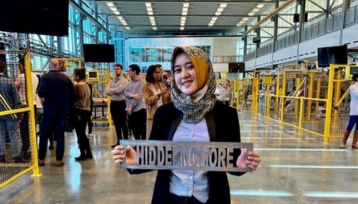 Wanita Berusia 26 Tahun Kelahiran Garut Ini Adalah Penjaga Orbit Satelit BRI