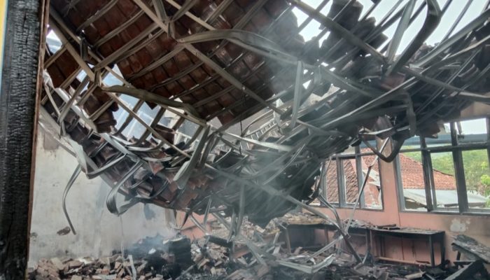 Bangunan Kantor SDN 1 Depok Terbakar, Dokumen Anak Didik Hangus