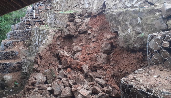 9 Jam Setelah Diresmikan Wabup Helmi, Turap MTsN 3 Garut Ambrol