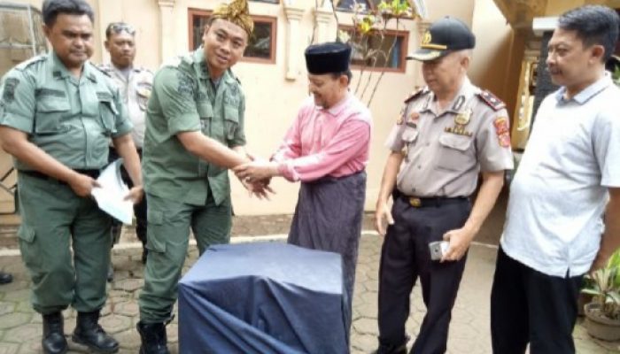 Tiga Tahun Dipelihara, Cendrawasih Diserahkan Ulama Garut ke BBKSDA