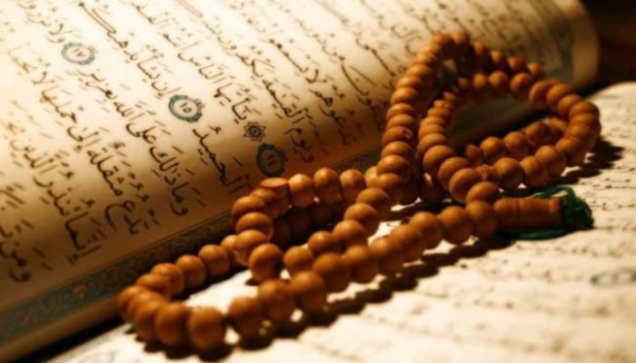Siapa dan Apa Motif Seorang Pria di Garut Injak Al Qur’an?