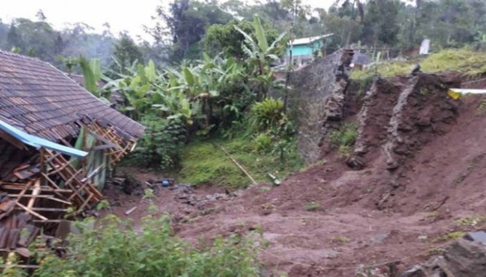 316 Rumah di Garut Hancur Gegara Bencana Alam Selama Tahun 2019