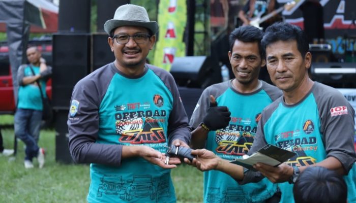 Jeep Adventure Garut Open, Cara Membuat Masyarakat Tersenyum