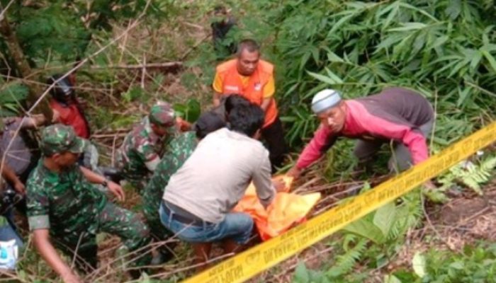 Warga Taraju Gempar, Ditemukan Mayat Laki-laki Mengenaskan Tersangkut di Jurang