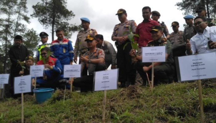 HPN 2020, Wartawan Garut Bagikan Buku “Garuda Mitos dan Faktanya di Indonesia”