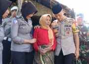 Polres Garut Peringati HUT RI dengan Kegiatan Memperbaiki Rumah Warga Miskin