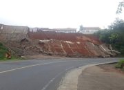 Longsor Tanah Tebing di Limbangan Tidak Ganggu Arus Lalu Lintas