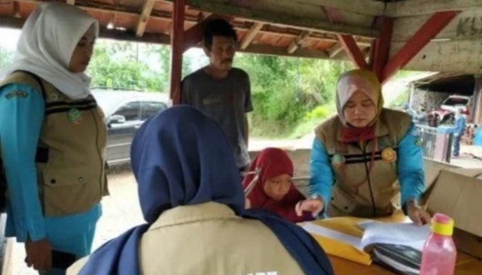 Takut Terjadi Longsor Susulan, Korban longsor Talegong Enggan Kembali ke Rumahnya