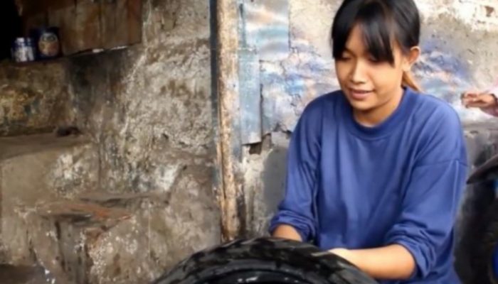 Tukang Tambal Ban Cantik di Garut Lulus Kuliah dengan IPK 3,8