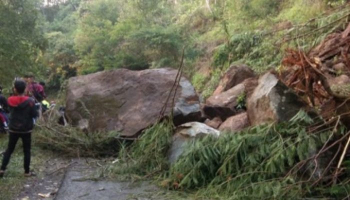 Hati-hati…! Jalur Selatan Garut Rawan Longsoran Tanah dan Batu