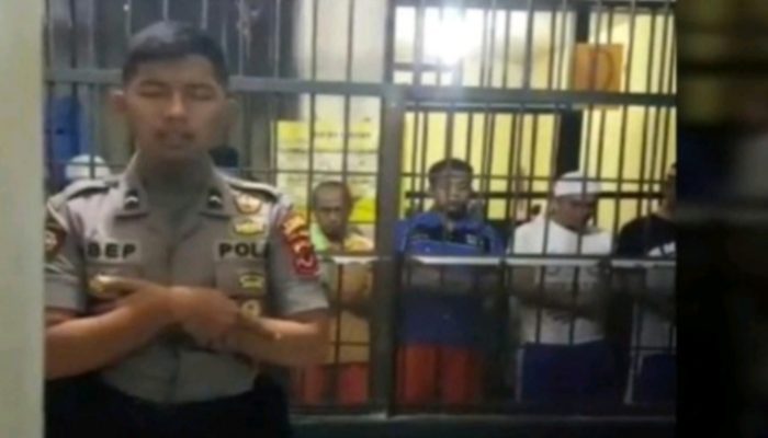 Lantunan Merdu Polisi Muda Bacakan Surat Albaqarah Saat Imami Tahanan Shalat