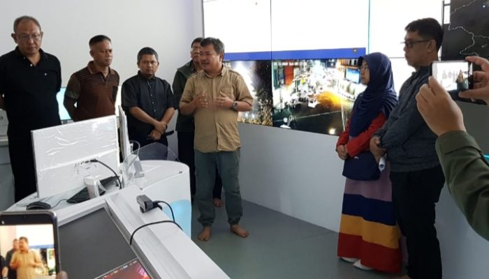 Bupati Garut Serukan Masyarakat untuk Menahan Diri Beraktivitas di Luar Rumah