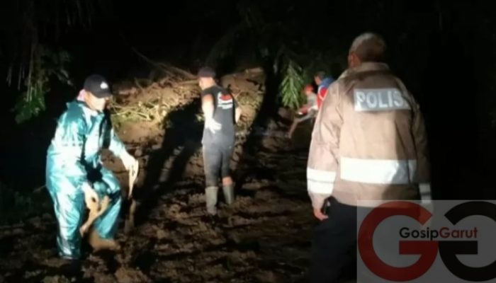 Jalur Penghubung Antarkabupaten Cianjur dan Bandung Putus Akibat Longsor