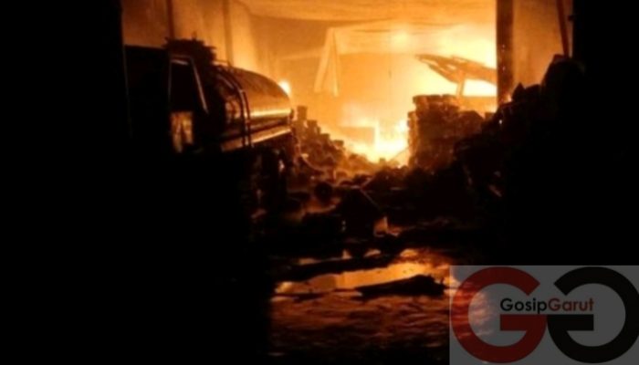 Api Lalap Pabrik Tekstil di Belakang SPBU Al Masoem Rancaekek