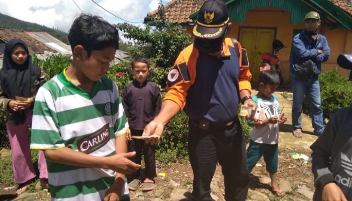 Sosialisasi Covid-19, Forkopimcam Pamulihan Tembus Jalan Rusak Berat
