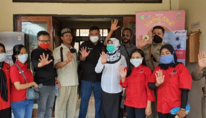 Dalam Sebulan, PDIP Garut Bagikan Ribuan Masker dan Hand Sanitizer kepada Warga