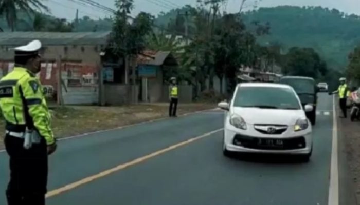 Halau Pemudik, Polres Garut Lakukan Operasi Penyekatan di Daerah Perbatasan