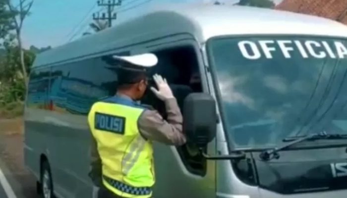 Polisi Putarbalikkan Arah Sejumlah Kendaraan Pemudik di Garut