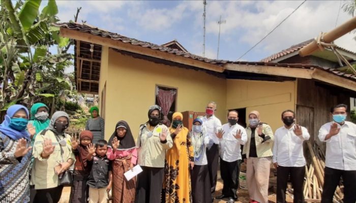 P2TP2A Kabupaten Garut Bagikan Sembako kepada Korban Dampingan