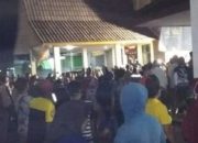 Datangi Kantor Camat, Warga Pameungpeuk Tanya Status Jenazah Pasien Covid-19 dari Banten