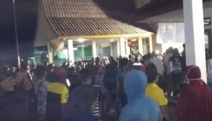 Datangi Kantor Camat, Warga Pameungpeuk Tanya Status Jenazah Pasien Covid-19 dari Banten