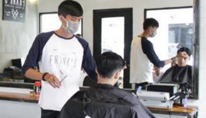 Di Garut Ada Layanan Mencukur Rambut dari Rumah ke Rumah