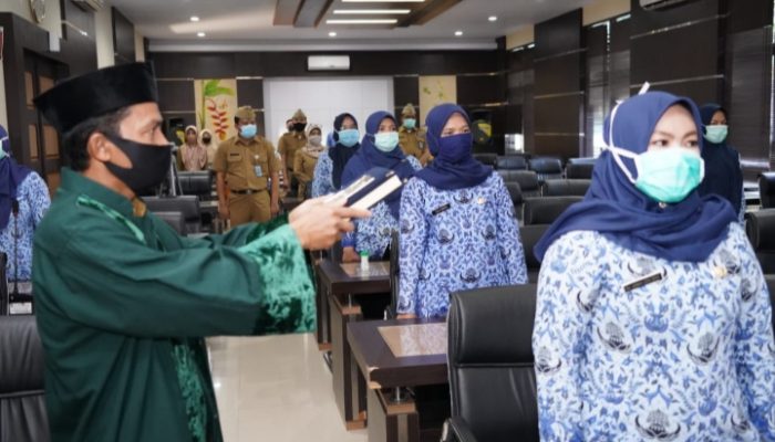 Setelah 11 Hingga 16 Tahun Mengabdi, 13 Bidan PTT Garut Kini Jadi PNS