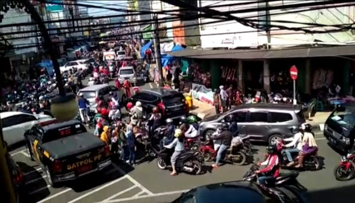 12.781 Kali Kerumunan Massa Dibubarkan Selama PSBB, di Garut Paling Banyak Pemberian Blanko