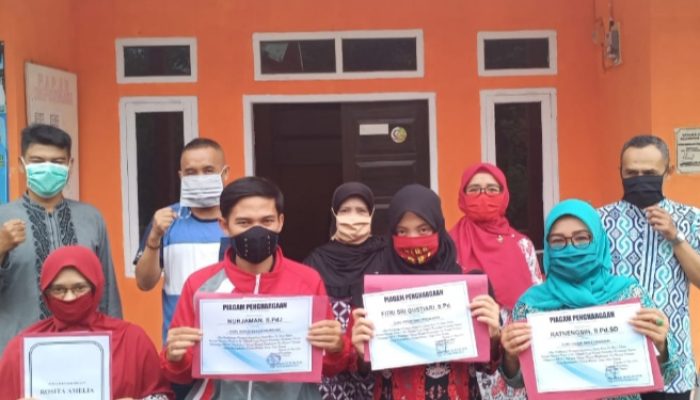 Empat Guru Honorer di Cisewu Dapat Hadiah dari Kadisdik Garut, Berkat Apa?