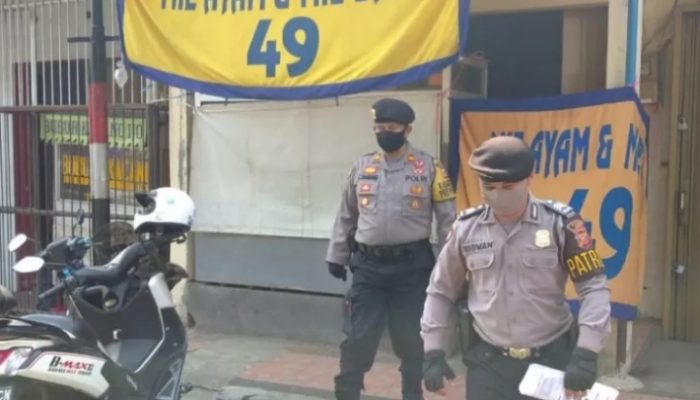 Polisi Garut Tertibkan Warga Makan di Warung Mie Ayam Saat PSBB