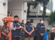 Wagub Uu Ruzhanul Ulum Lepas Distribusi Bansos Jabar di Garut