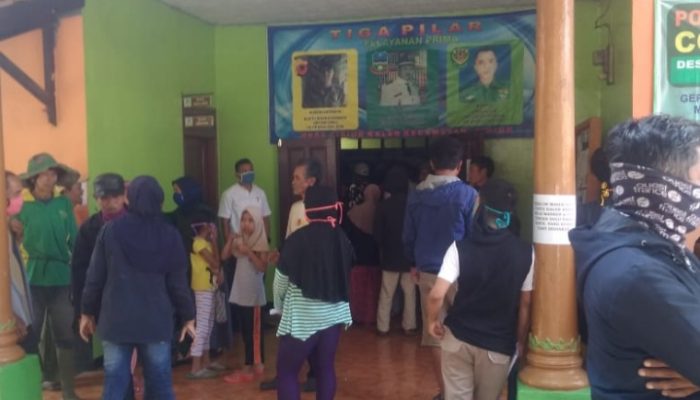Pertanyakan Transparansi Pembagian BLT, Warga Cibiuk Kaler Datangi Kantor Desa