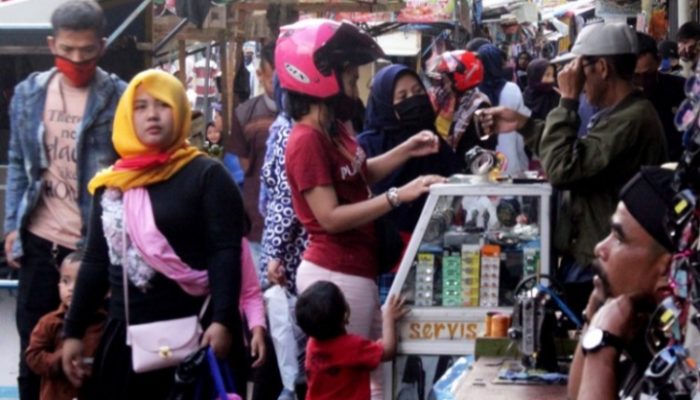 Abaikan Protokol Kesehatan, Warga Garut Kian Nekat Penuhi Pusat Belanja