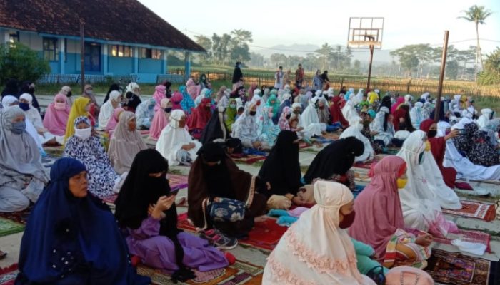 Sejumlah Masjid di Cibatu Garut Gelar Shalat Idul Fitri dengan Protokol Kesehatan